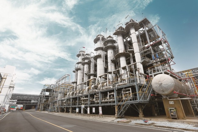 금호석유화학그룹, 불확실성의 파고 속 경쟁력으로 길을 찾다