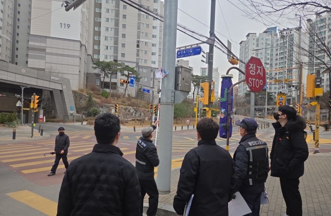 강북구, 새 학기 맞아 초등학교 주변 불법광고물 집중 단속 돌입
