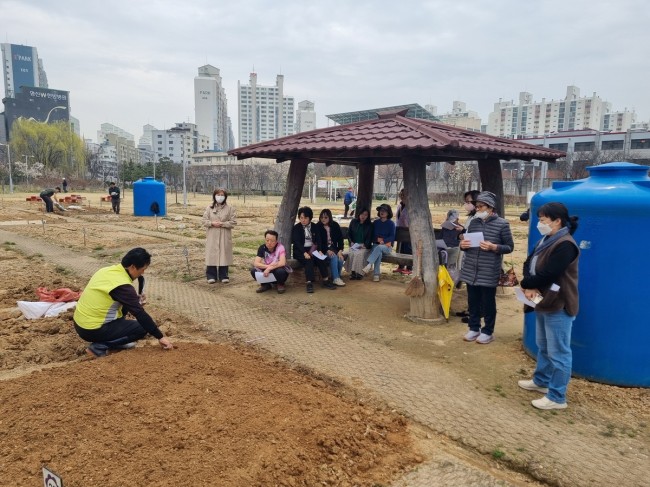 연수구, 도심 속 휴식 공간 '도시텃밭' 개장