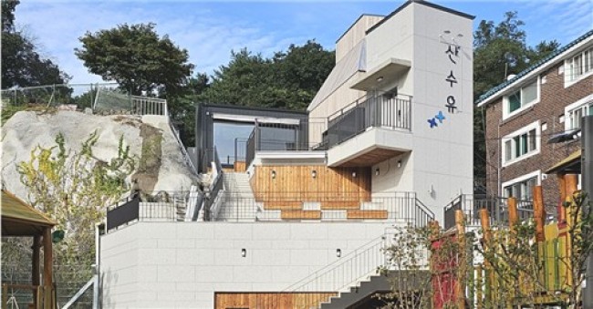 강북구, '산`수유 북카페' 개소…시니어 일자리·세대공감 거점으로 새 출발