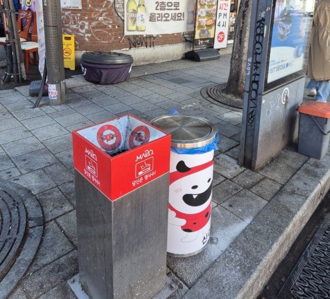 관광객 몰리는 레드로드, 쓰레기는 '마포 365일 청결관리'로 잡는다