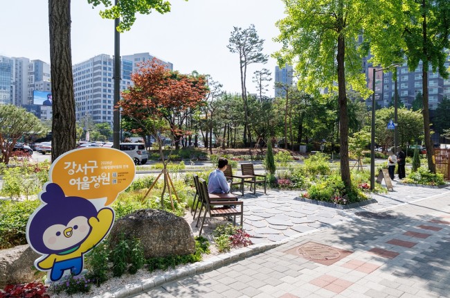 서울 강서구청 앞 사거리 '여울정원'으로 거듭나…잠시 쉬어가는 열린 쉼터