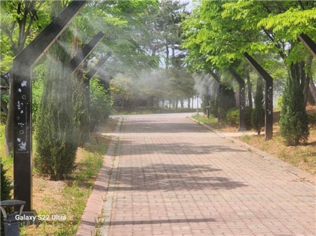 인천 서구, 공원 내 쿨링포그 조기 가동…기습 폭염 선제 대응