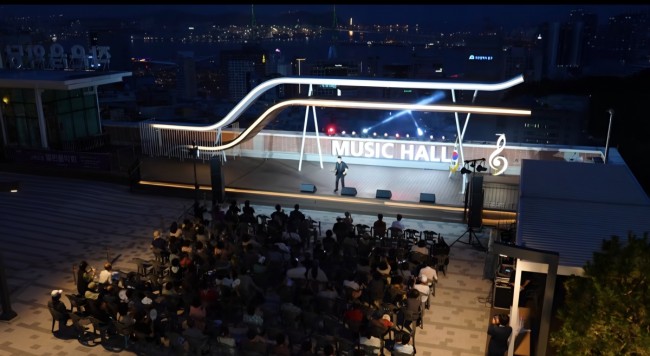 산복도로에 퍼진 음악의 물결…부산 중구, 작은음악당 열린음악회 성황리 개최