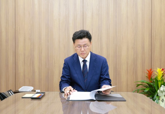 한대희 군포시장, 의지를 담은 취임 첫 결재는 '도시정비국·청년주권실 신설'